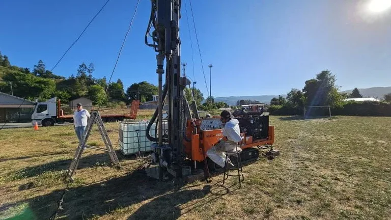 Fouille d'essai à Brest : reconnaissance géotechnique par puits